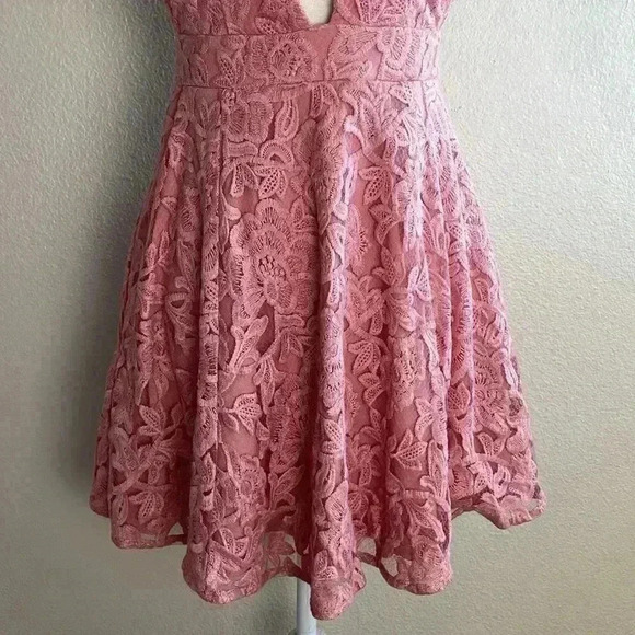 NBD Revolve Faith Pastel Blush Pink Floral Lace Plunge Neck Mini Dress - XS - Picture 6 of 11